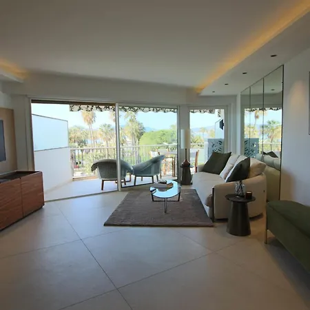 Completely Renovated On Bld Croisette, 3 Parental Bedrooms Appartamento Cannes