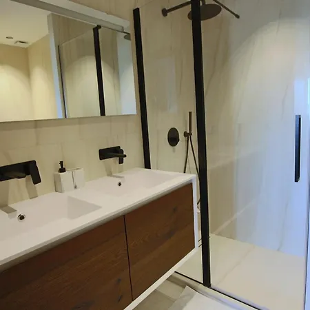Completely Renovated On Bld Croisette, 3 Parental Bedrooms Appartamento *
